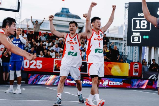 C罗与胜利续约2年，中国三人男篮首进世界杯八强