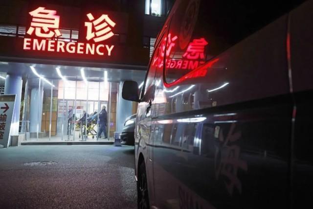 “黑救护车”为何屡禁不绝 高额费用与监管难题
