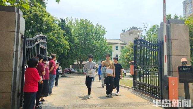 高考语文开放式默写题引热议 反套路考题新颖开放