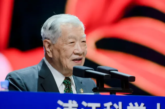 复旦大学法医学与法庭科学学院成立 李昌钰受聘名誉教授