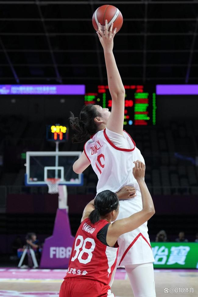 18岁小将张子宇18分10篮板 内线无人能挡
