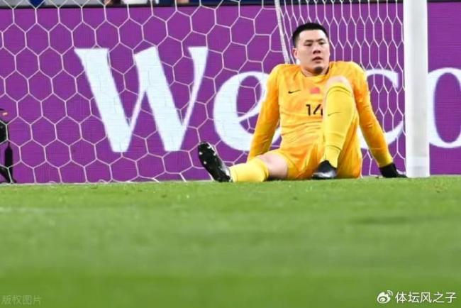 国足赛前训练首发阵容显现