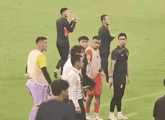 国足新帅人选被曝！45岁亚洲足球先生接班，高洪波范志毅无缘 郑智临时接任