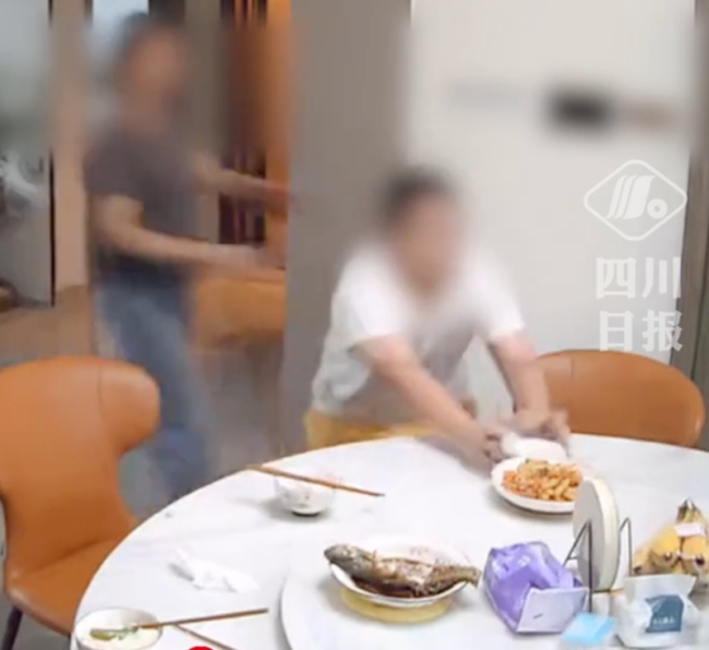 地震时全家正撤离 男孩两次返家干饭 眼里只有美食
