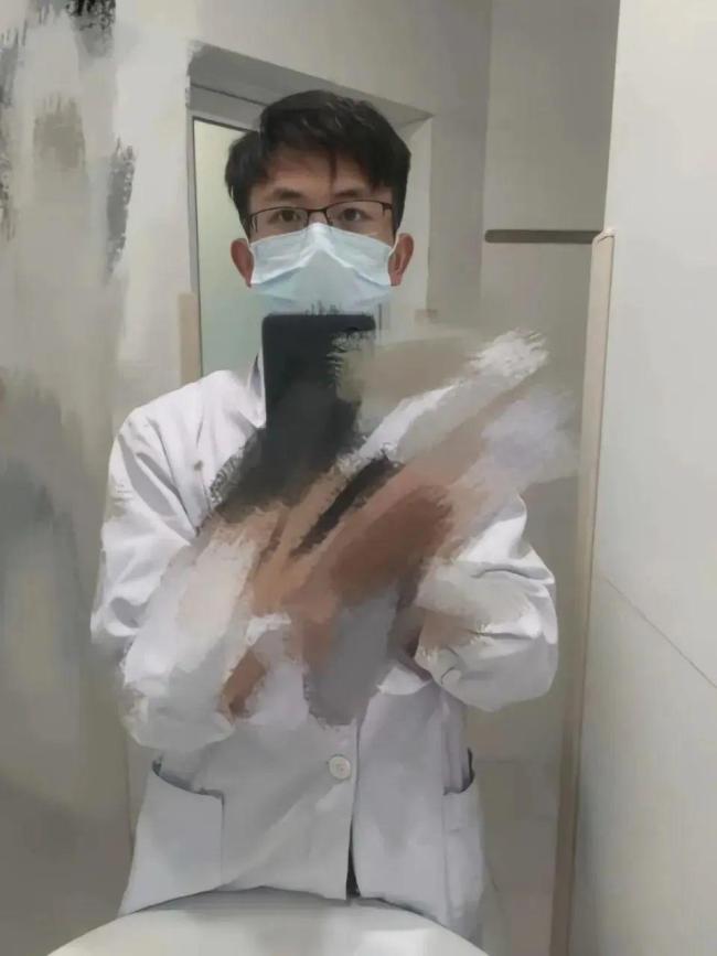 罗帅宇坠亡前曾给两人发短信