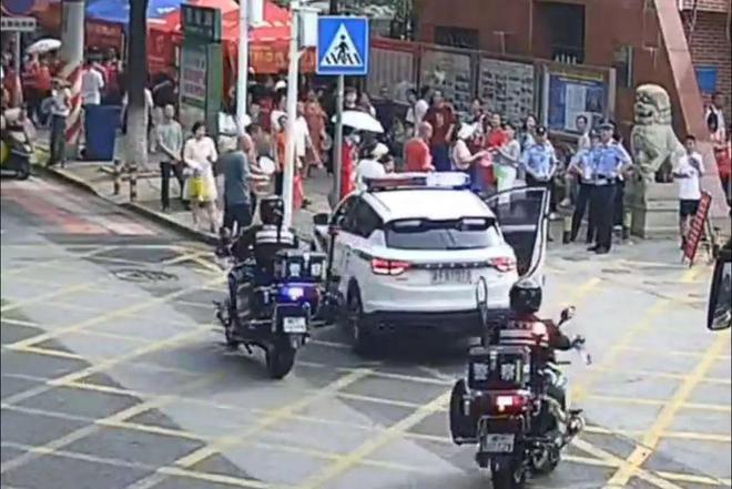 急！湖南一考生开考前25分钟因锁故障被困家中，还无法提供准确位置，幸亏他们来了