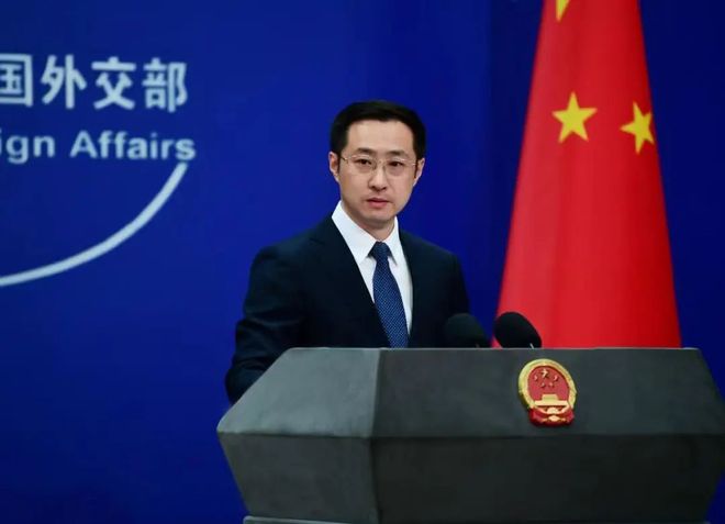 日方称中国两艘航母同时在太平洋海域活动，中方回应