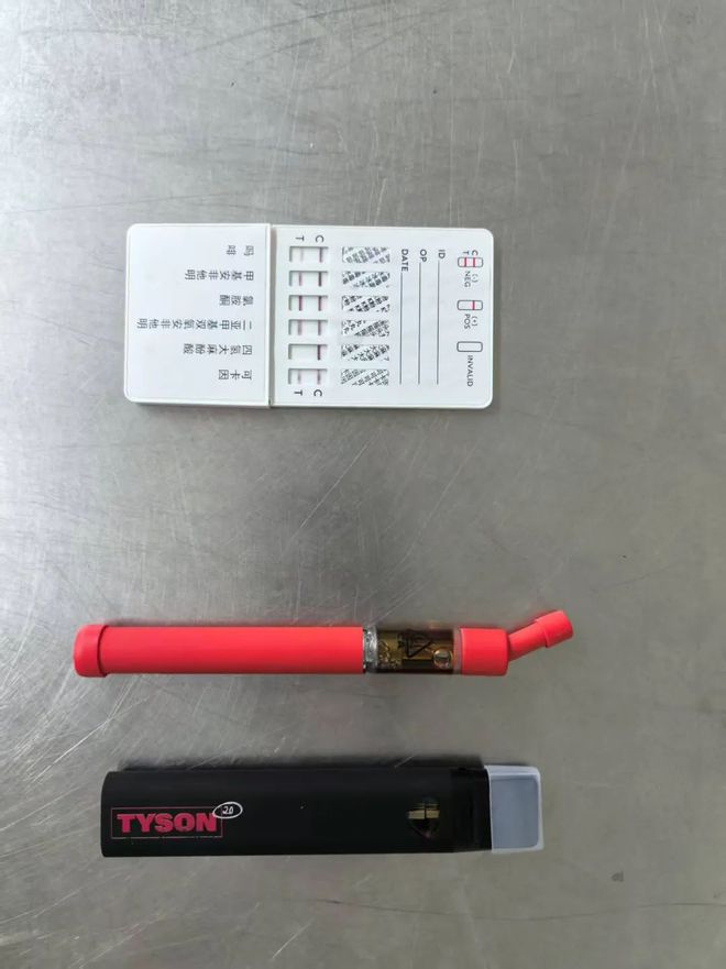 男子鞋垫下藏匿大麻烟油53.2克走私进境，被深圳海关查获
