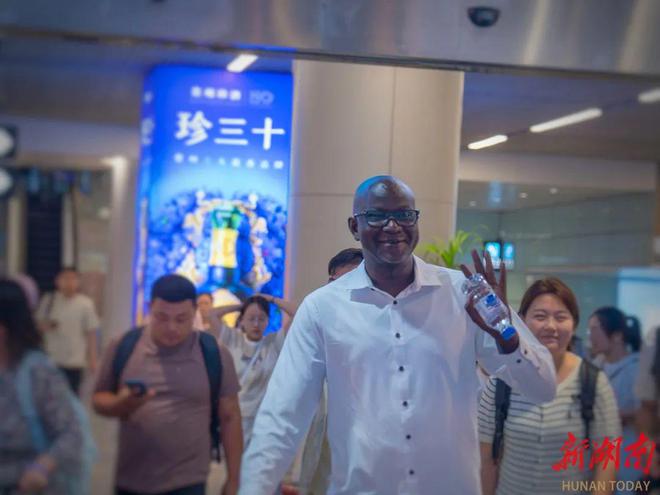 一粒稻米连起的中非情缘！被王毅点名的冈比亚农民穆萨来湖南了
