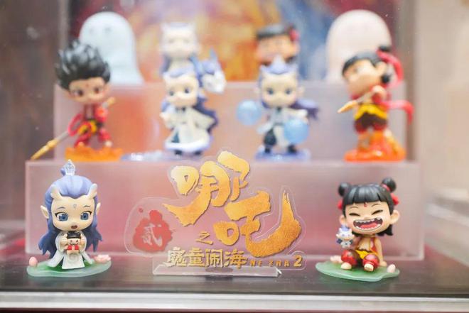 LABUBU真成“顶流”了！韩国线下店有人为它通宵排队，有人为它吵架动手，为您揭秘其火爆原因