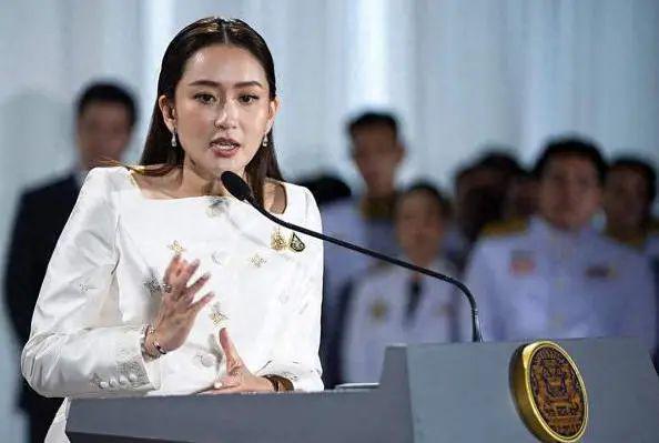 涉嫌在泰柬边界争议问题上处理不当，泰国上议院要求罢免总理佩通坦
