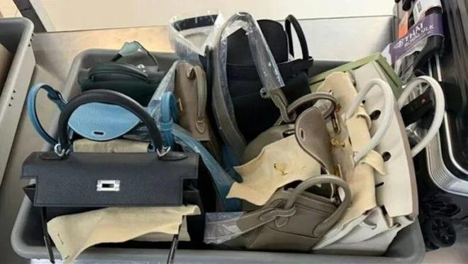 香港一店铺14个爱马仕包等近300万港元物品被抢，其店员遭捂口鼻晕倒，当地警方：嫌犯机场落网