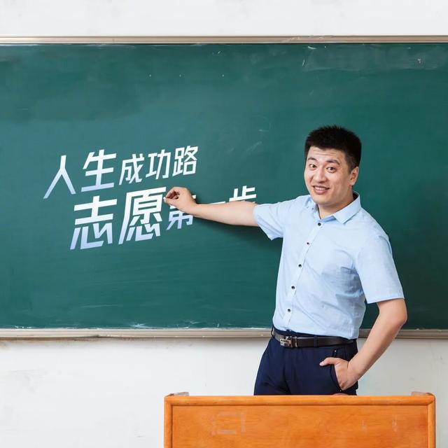 张雪峰怒斥“学历贬值后读书还有用吗”：提这个问题的人怎么那么闲，曾说不读书连被淘汰的资格都没