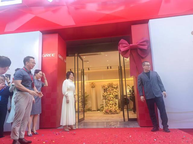 董明珠现身郑州为新店造势，公开露面约3分钟