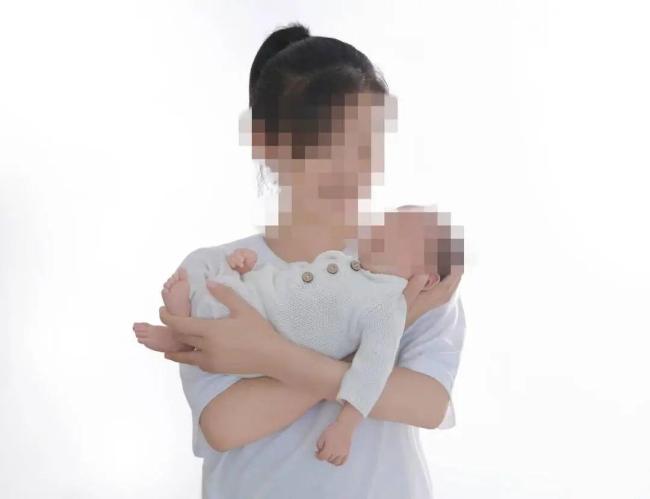 两个月婴儿窒息死亡案生父否认殴打 财产争议再起波澜
