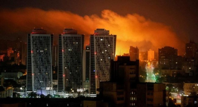 持续超10小时 俄军无人机导弹夜袭基辅致多人伤亡