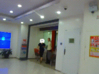女子要取走390万现金，柜员报警