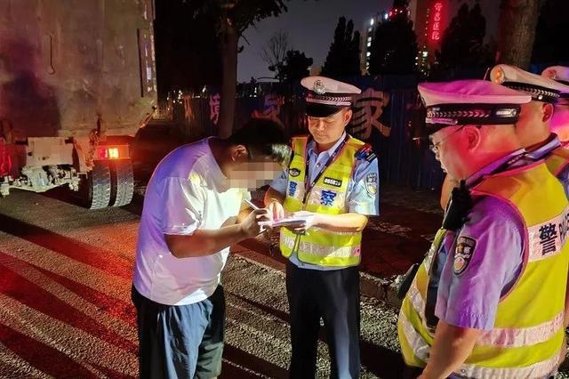 许昌交警异地用警开展货车交通违法联合查缉集中行动