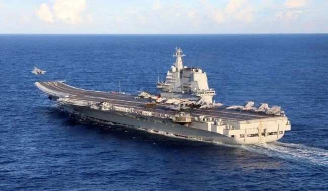 刻舟求剑还能这么演？辽宁舰刚离开，日战机虚空“追打”中国航母