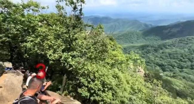 51岁男子景区坠亡！妻子哽咽：我老公掉下去了