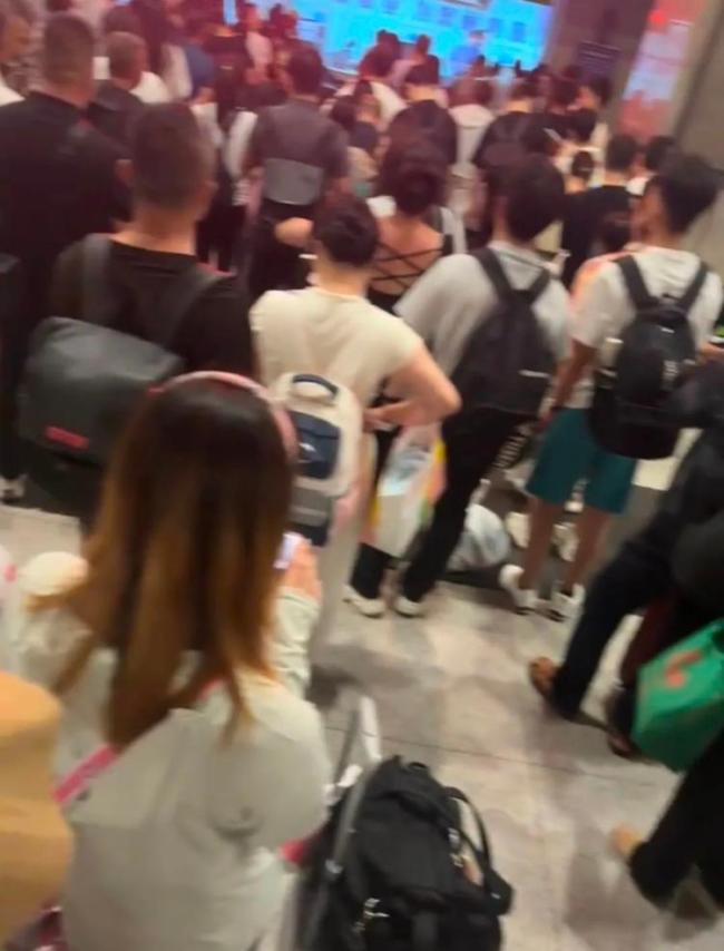吉林开往西安一列车折返 有旅客滞留