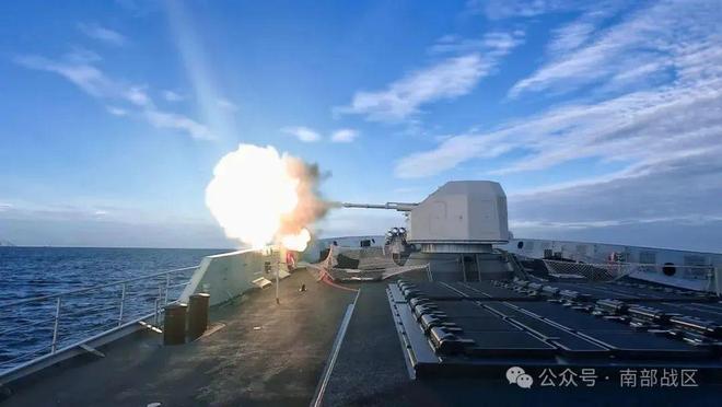 通辽舰、郴州舰赴南海某海域，开展实际使用武器训练，重点围绕对岸打击、对空综合防御等展开