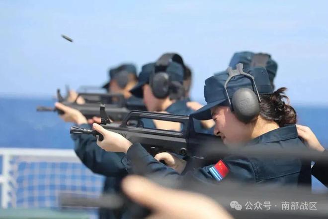 通辽舰、郴州舰赴南海某海域，开展实际使用武器训练，重点围绕对岸打击、对空综合防御等展开