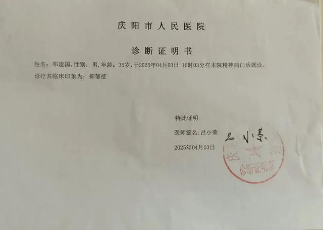 发视频质疑校服问题，家长被行政拘留？最新进展