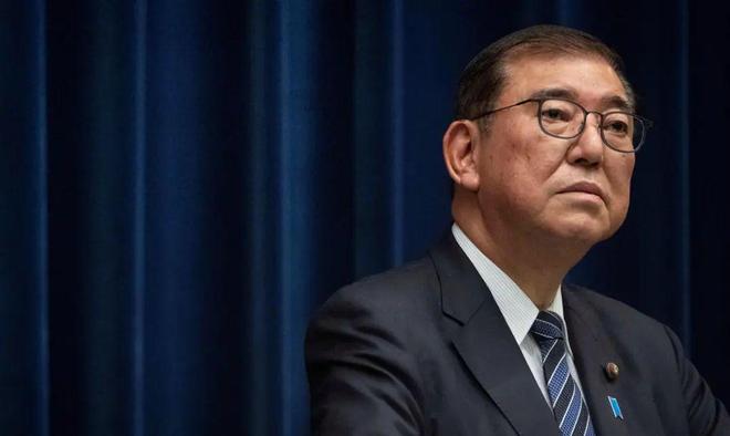 石破茂以自民党总裁名义，向靖国神社供奉祭祀费，同日其内阁成员参拜靖国神社