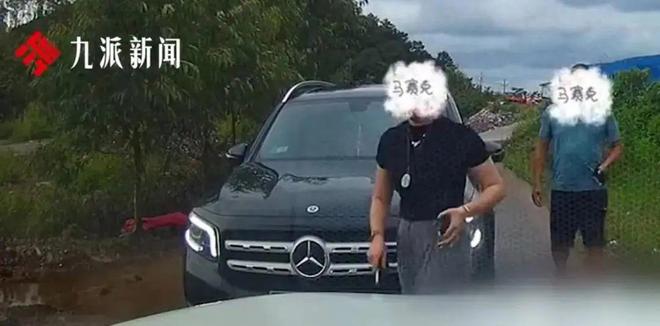 网传“亮证”司机是公安局领导不实，广西当地：密切关注，已成立调查组