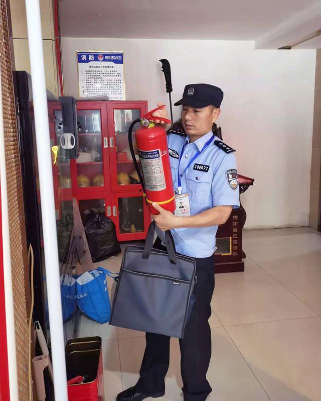 “老百姓的事就是我的事！”—李宁的社区警营“新事儿”